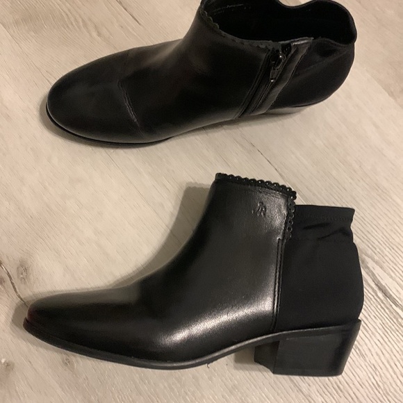 Jack Rogers "Bailey" Black Leather Side Zip‎ Scalloped Ankle Boots Size 6.5 M - Picture 6 of 10